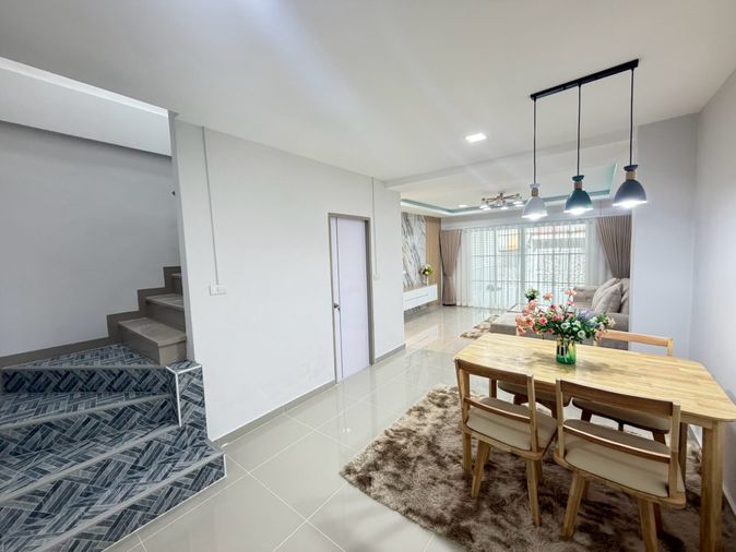 2-bed townhouse for sale, 80 sqm, 16 sq wah, Romthip Hathairat 33