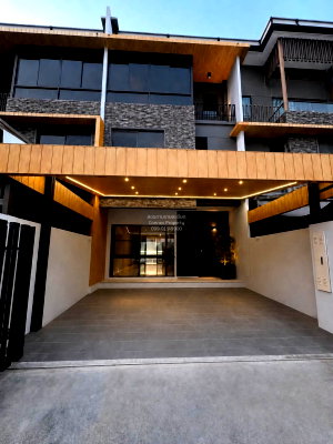 Townhouses for rent Bangkok : For Rent Townhouse/Townhome  , LANDMARK EKAMAI-RAMINDRA , Lat Phrao , Lat Phrao , Bangkok , CX-172424 ✅ Live chat with us ADD LINE @connexproperty ✅