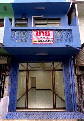 Shophouses for sale Mahidol University Phaya Thai : House for sale in a good location. Land area: 10.6 square wah. Width: 3.5 meters, length: 12 meters. The house has 2 bedrooms and 1 bathroom.