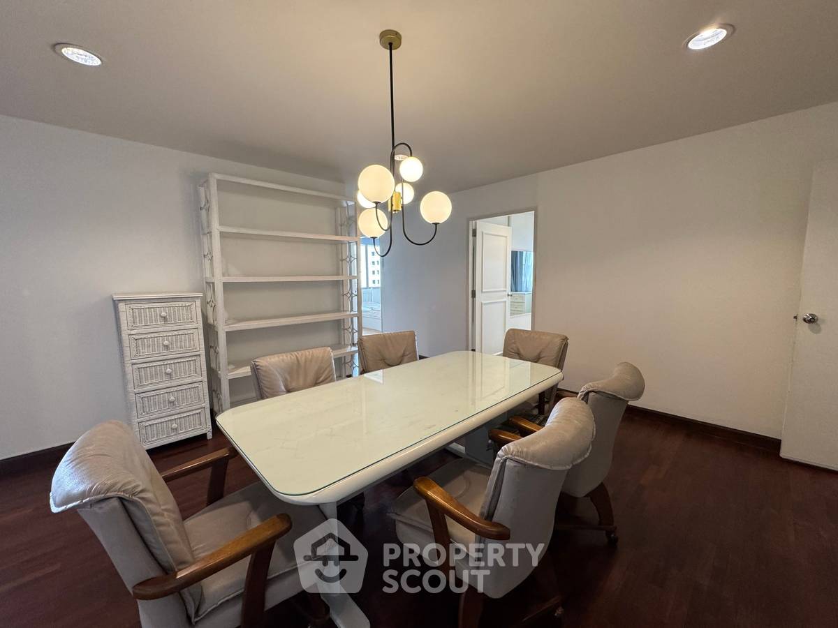 picture Spacious 3-BR 200 Sqm At DS Tower 1 Near BTS Phrom Phong (ID 1864777) - 8/17