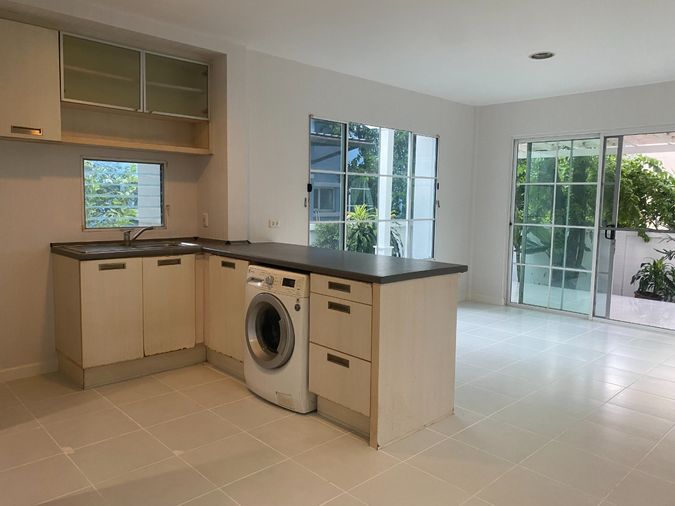 3-bed house for rent, 258 sqm, 70.6 sq wah, Parichart Suwinthawong