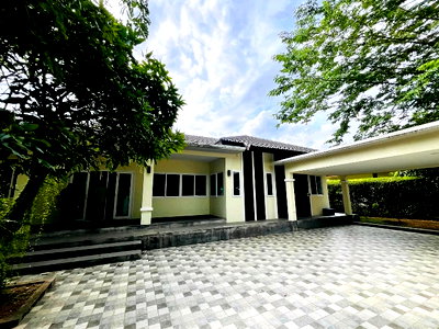 Houses for rent Chiang Mai : Modern pool villa Wang Tan, wide area, near Kad Farang, Hang Dong, near many international schools.