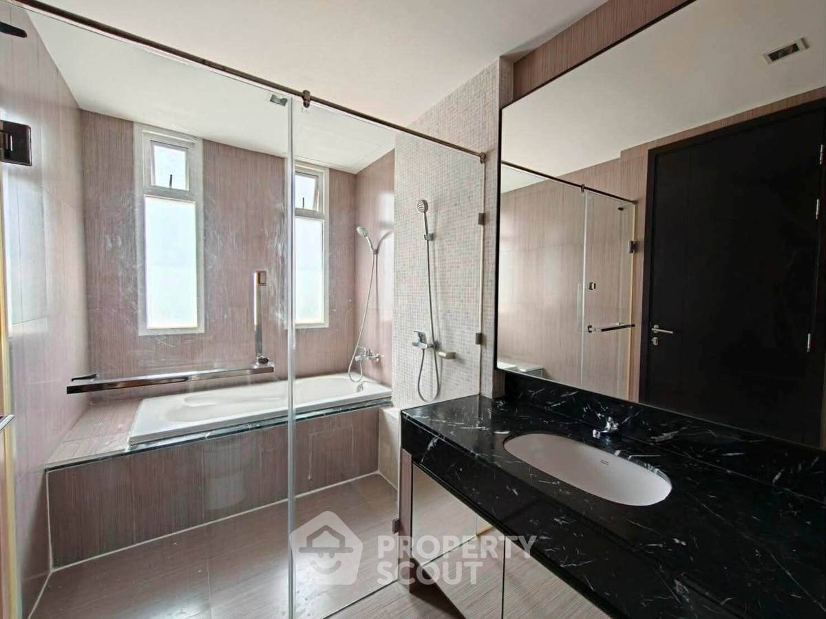 รูป คอนโด 2 ห้องนอน พื้นที่กว้าง 122 ตร.ม. Villa Sikhara Condominium ย่านพร้อมพงษ์ (ID 3247459) - รูปที่ 6/7
