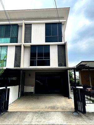 Houses for rent Bangkok : 			HU7685 Town Home For Rent    Pruksa Ville 81 Ramkhamhaeng-Serithai Bangkok          