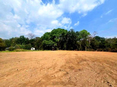 Land for sale : Prime land for sale opposite Rajamangala University of Technology Eastern Campus, Bang Phra, Si Racha. Ideal for investment.