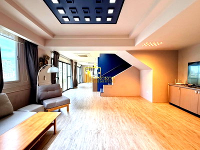 คอนโดให้เช่า : The Prestige 49 | Modernized 2 Bed Duplex Condo in Thonglor - BR18912CD