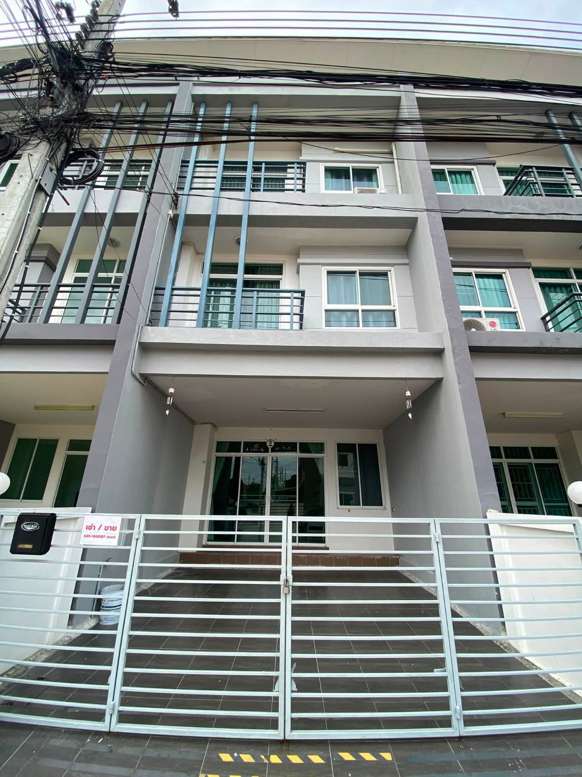 HR3798ให้เช่าทาวน์โฮม 3 ชั้น หมู่บ้านรื่นฤดี 7 รามอินทรา-หทัยราษฎร์ พื้นที่กว้าง 181 ตรม. เลี้ยงสัตว์ได้ จดทะเบียนบริษัทได้ ใกล้รถไฟฟ้าสายสีชมพู