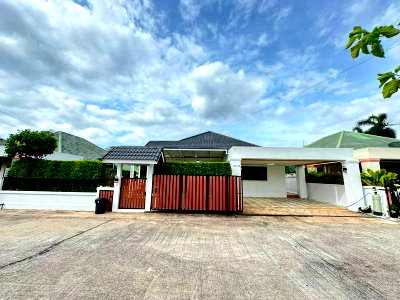 Houses for sale Chonburi : Single house for sale in Soi Siam Country Club, Pattaya. move in Ready Excellent location and very livable.
