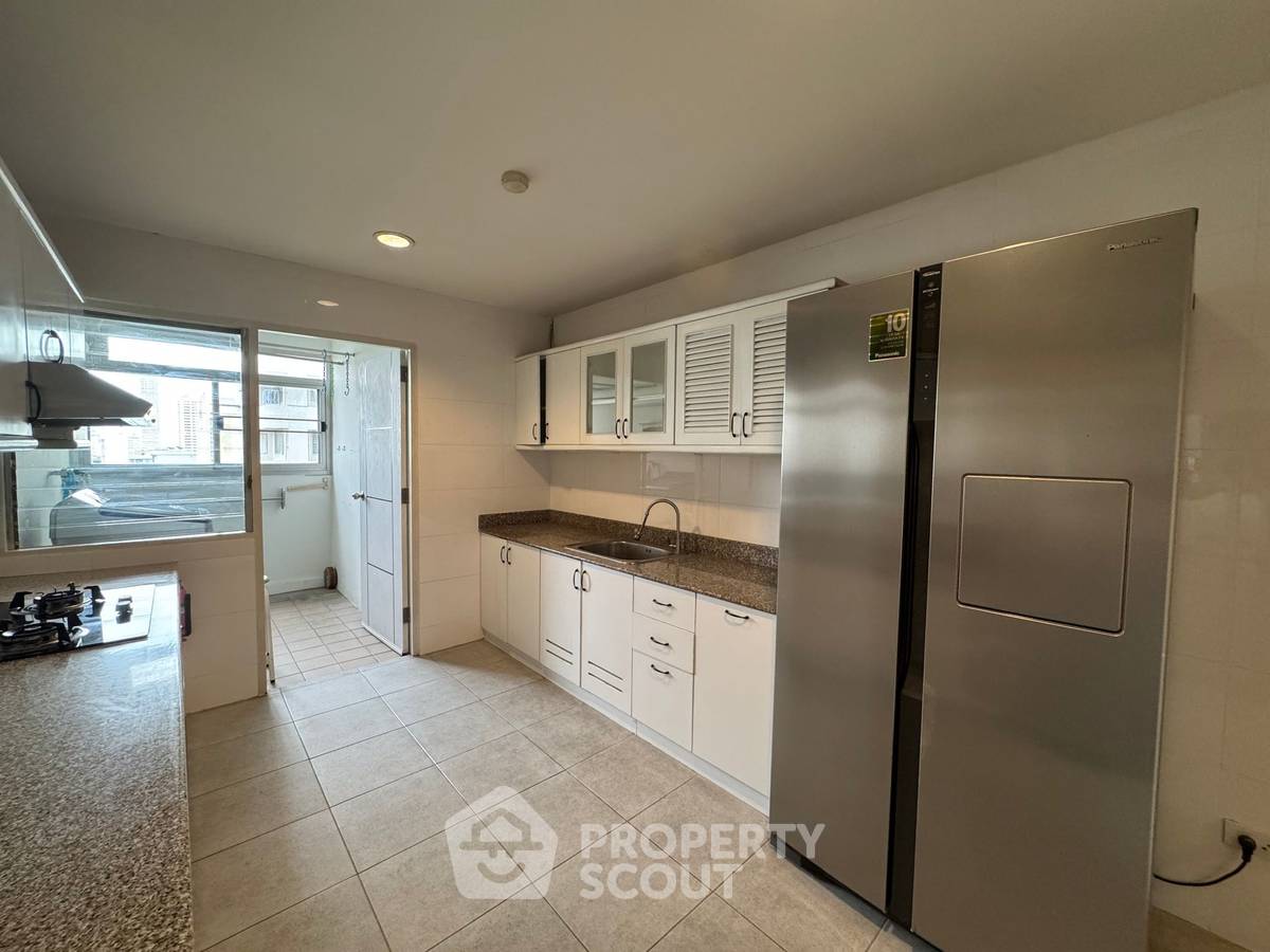 picture Spacious 3-BR 200 Sqm At DS Tower 1 Near BTS Phrom Phong (ID 1864777) - 4/17