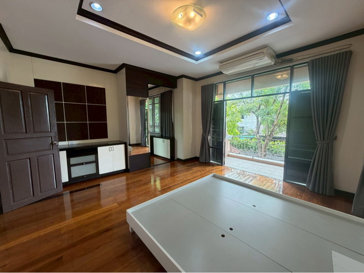 รูป ให้เช่าบ้านใหญ่ ใกล้เอกมัย ทองหล่อ เลี้ยงสัตว์ขนาดเล็กได้ ในซอยปรีดีพนมยงค์ 25 - รูปที่ 10/18