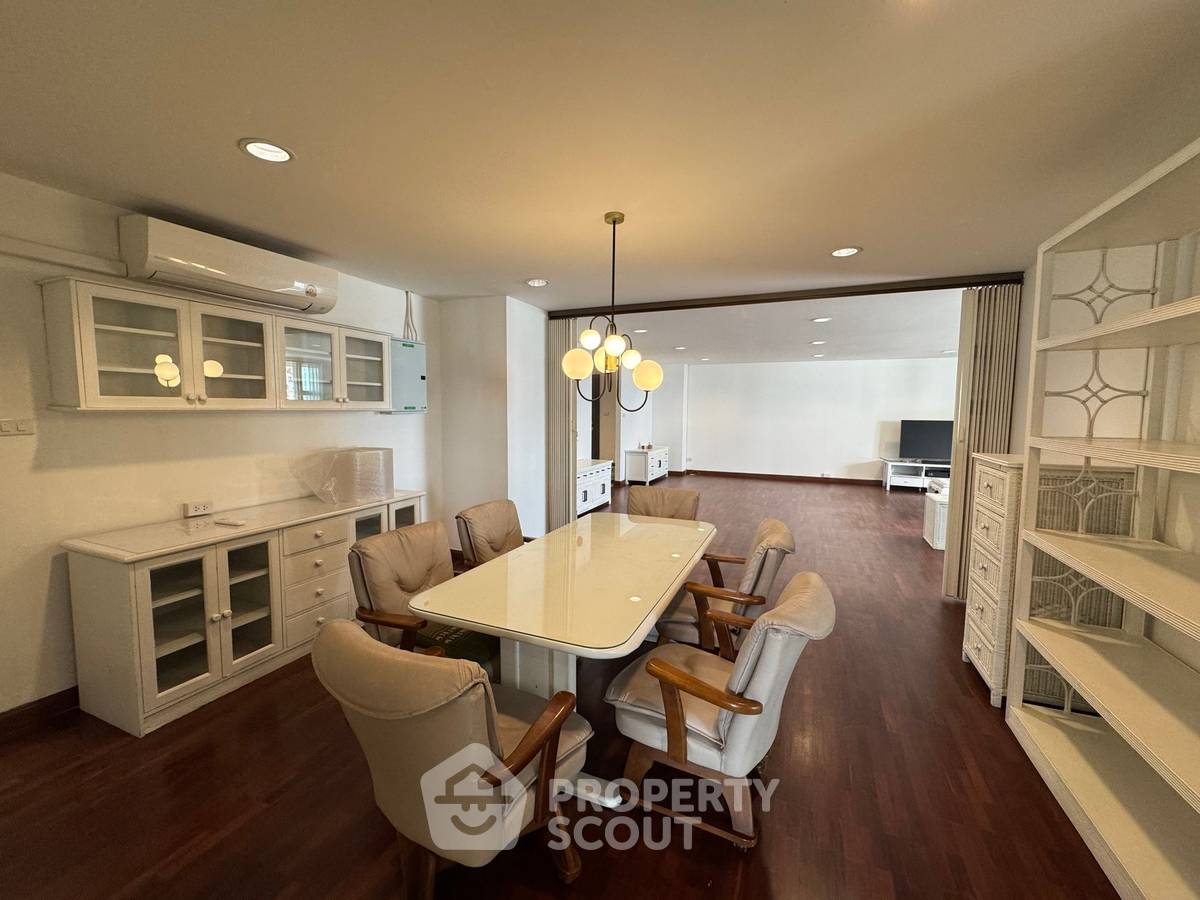 picture Spacious 3-BR 200 Sqm At DS Tower 1 Near BTS Phrom Phong (ID 1864777) - 3/17