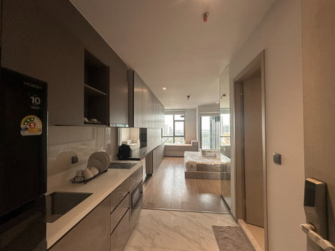 Rhythm Ekkamai for rent, room in good condition, 1 bedroom, 1 bathroom, good location near BTS.