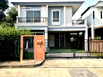 Houses for rent Bangkok : 			HU7696 Twin House For Rent   Passorn Prestige Luxe Pattanakarn Bangkok          