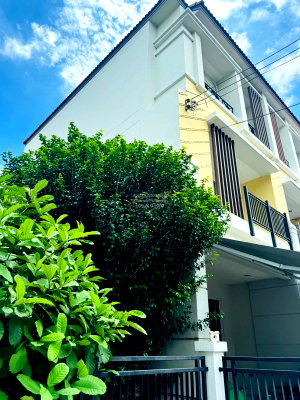 Townhouses for rent Bangkok : For Rent Townhouse/Townhome  , Baan Klang Muang Urbanion Kaset-Nawamin 2 , corner unit , Anusawari , Bang Khen , Bangkok , CX-172199 ✅ Live chat with us ADD LINE @connexproperty ✅