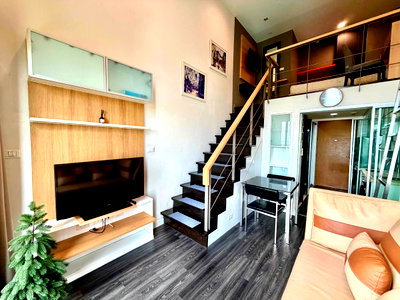 Condos for rent : Pet Friendly. IDEO MORPH 38 is near BTS Tonglor. There is a shuttle service available, or you can walk to the BTS station.