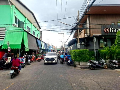 ทาวน์โฮม ปทุมธานี : ขายบ้านพร้อมที่ดิน ทำเลค้าขาย อยู่กลางใจตลาด.4.มุมเมือง