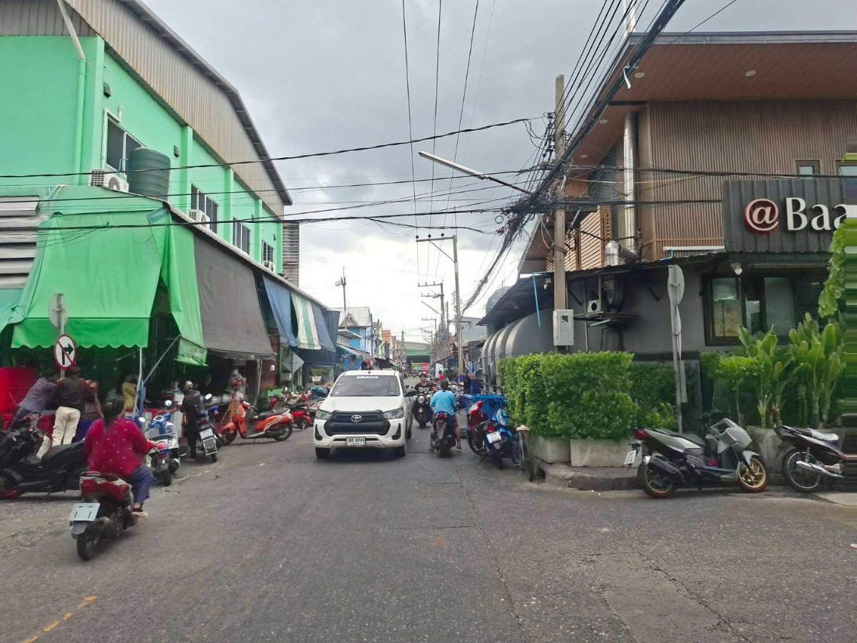 รูป ขายบ้านพร้อมที่ดิน ทำเลค้าขาย อยู่กลางใจตลาด.4.มุมเมือง - รูปที่ 1/6