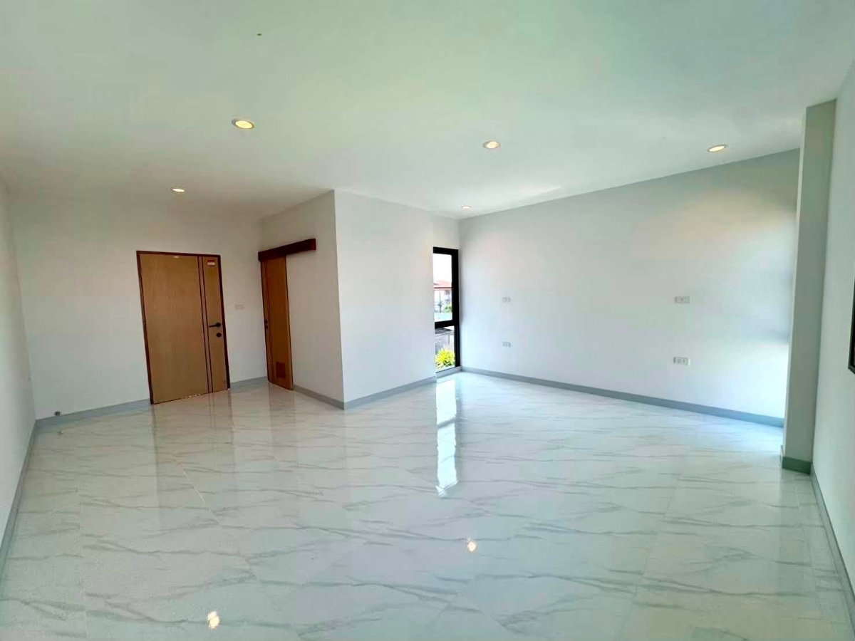 รูป 🏢 ให้เช่าโฮมออฟฟิศ 3 ชั้น สไตล์ Modern Luxury | ทำเลเลียบด่วน–รามอินทรา - รูปที่ 10/13