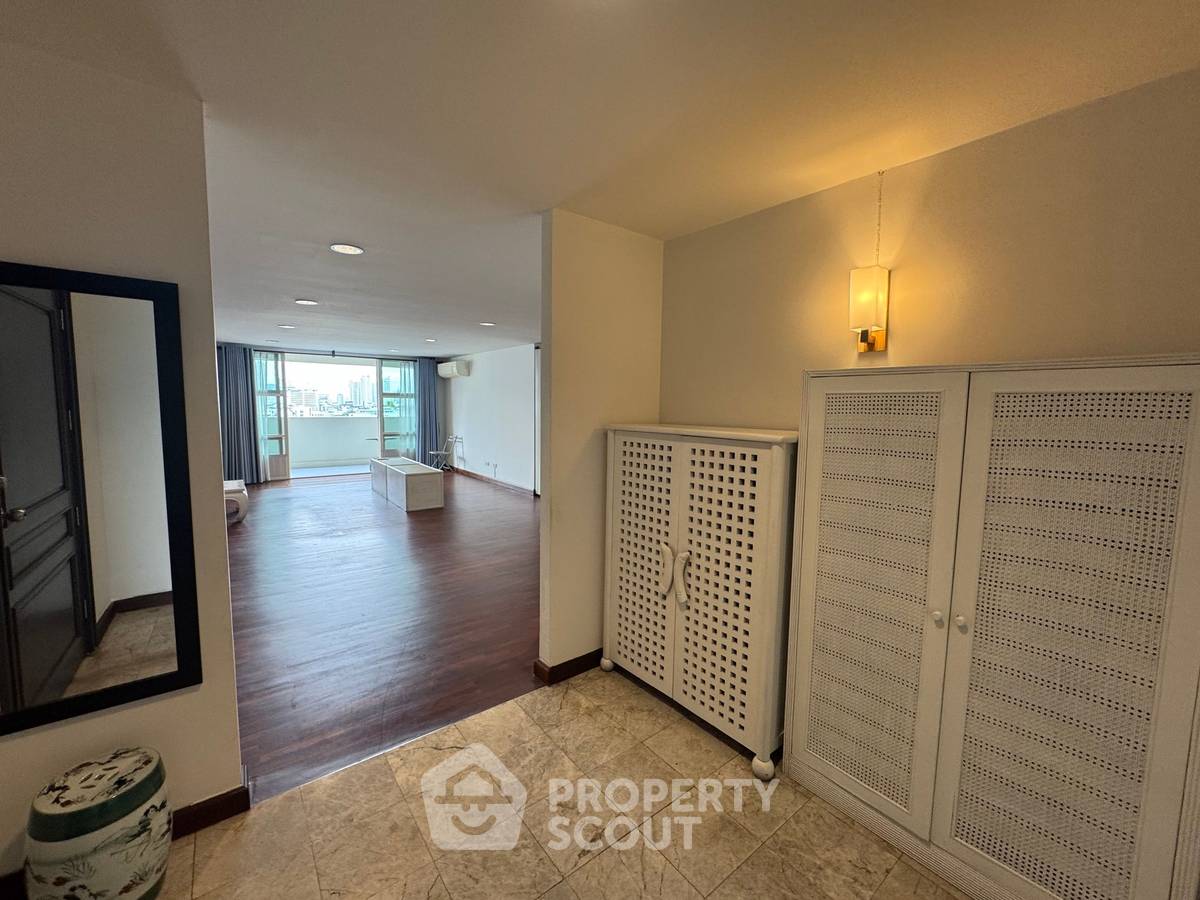 picture Spacious 3-BR 200 Sqm At DS Tower 1 Near BTS Phrom Phong (ID 1864777) - 2/17