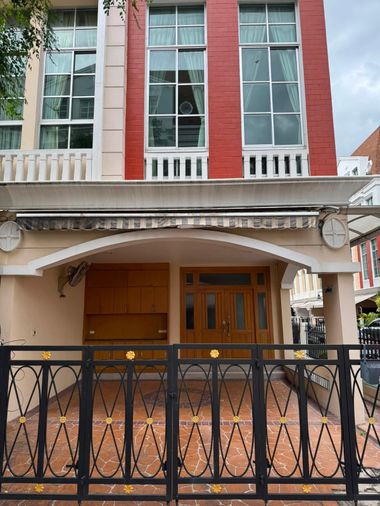 4-bed townhouse for rent, 320 sqm, 27.8 sq wah, Baan Klang Krung Sathorn-Narathiwas