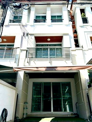 Houses for rent Assumption University Huamark Campus (Abac Huamark) : 			HU7701 Town Home For Rent   Baan Klang Muang The Paris Rama 9-Ramkhamhaeng Bangkok          