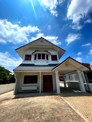 Houses for rent Chiang Mai : Newly renovated house for rent in the Mae Jo area. Great location with easy access, close to Maejo University, Tonkla School, , and Ruamchok Market.
