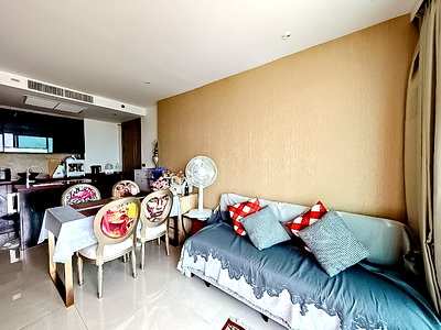 Condos for sale : 1 Bed Condo for Sale The Riviera Ocean Drive Pattaya Sea View