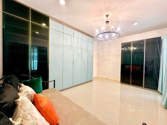 รูป ให้เช่าบ้านเดี่ยว 2 ชั้น หมู่บ้านเศรษฐสิริ กรุงเทพกรีฑาตัดใหม่ / บ้านสวย เฟอร์นิเจอร์ครบ Fully Furnished แอร์ทั้งหลัง อยู่อาศัย ไม่อนุญาตสัตว์เลี้ยง - รูปที่ 4/16