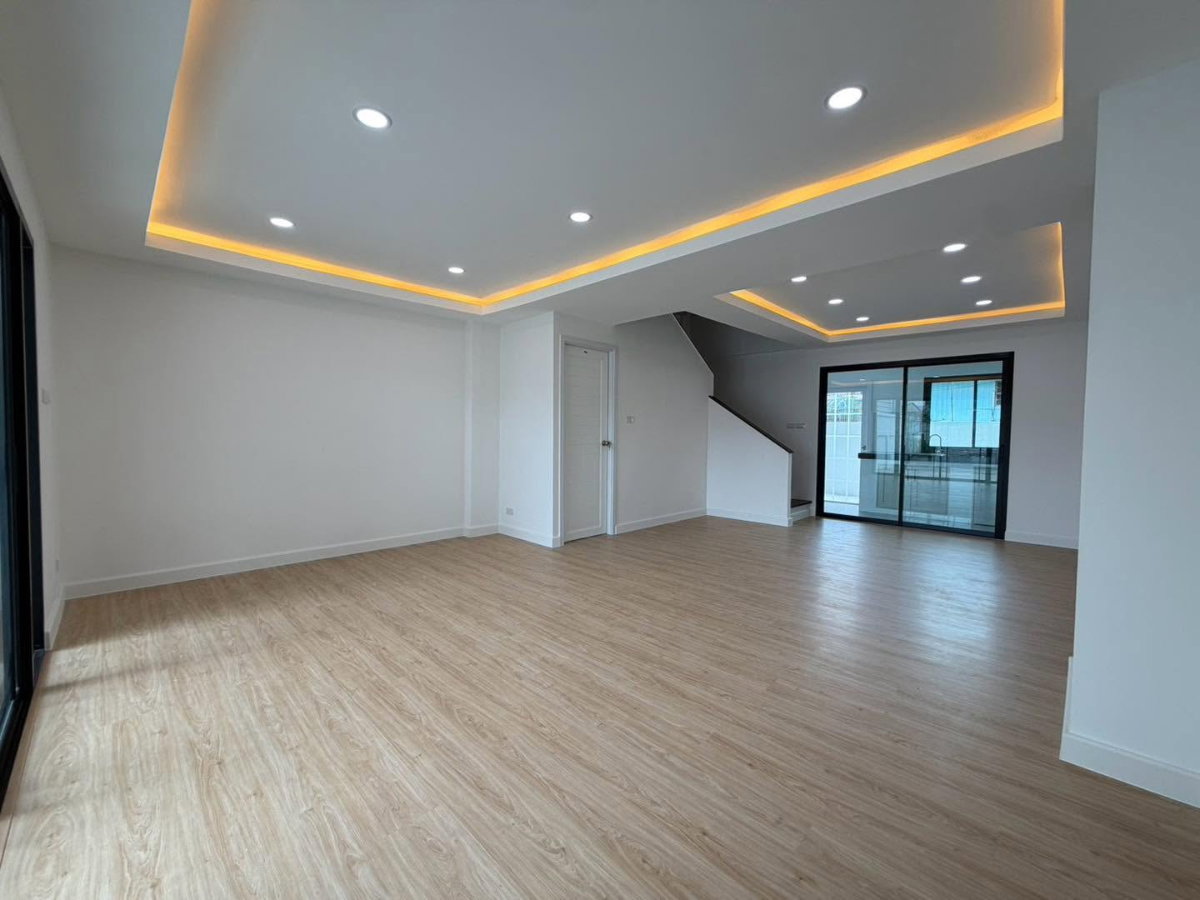 รูป ทาวน์โฮม4 ชั้น ซอยลาดพร้าว 110 ถนนลาดพร้าว รีโนเวทใหม่ทั้งหลัง ทำเลดี ใกล้เดอะมอลล์บางกะปิ  - รูปที่ 7/40