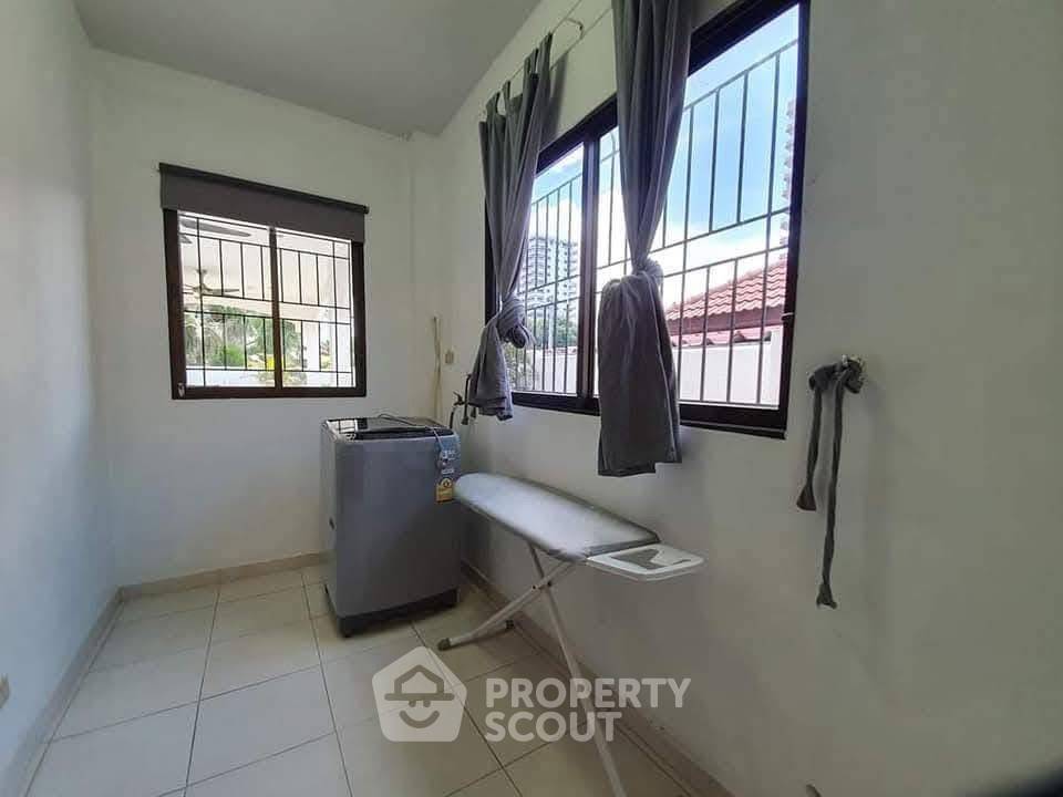 รูป บ้าน 4 ห้องนอน ขนาด 320 ตร.ม. Royal Park Village Pattaya พัทยาใต้ (ID 3247563) - รูปที่ 6/19