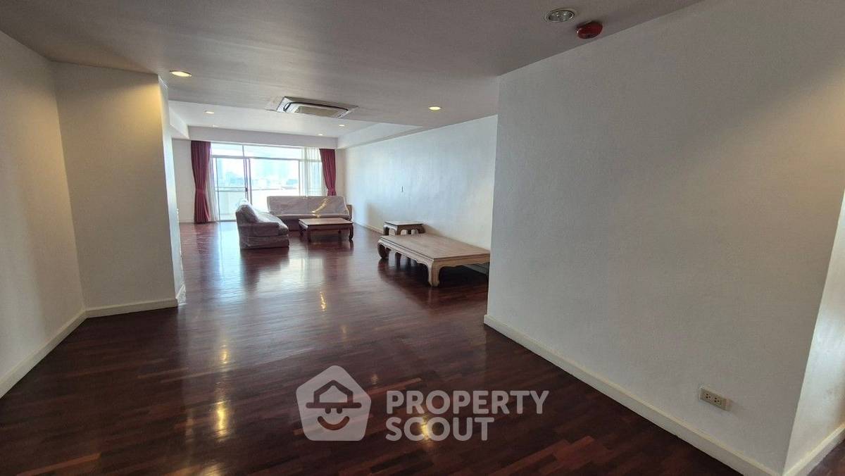 picture Spacious 4-BR 360 Sqm At La Cascade Condominium Near BTS Ekkamai (ID 2030854) - 3/35