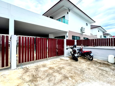 Houses for rent Chonburi : 5 Bedroom Pool Villa for Rent Khao Noi East Pattaya