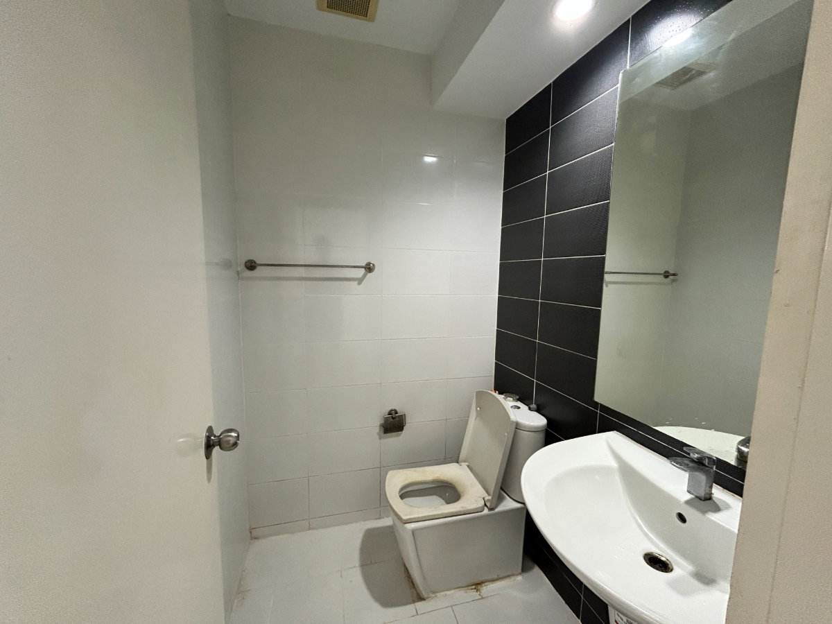 รูป ให้เช่าทาวน์โฮม3ชั้น หมู่บ้านซิกเนเจอร์ เพชรเกษม69 3ห้องนอน 3ห้องน้ำ ให้เช่า 15,000บาท/เดือน - รูปที่ 9/16