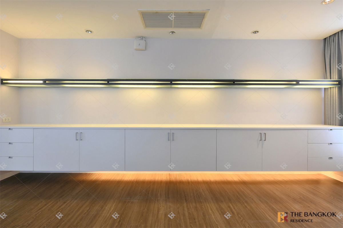 picture Luxury Unit, Ready for You Without the Wait Langsuan Ville near BTS Ratchadamri - 2/10