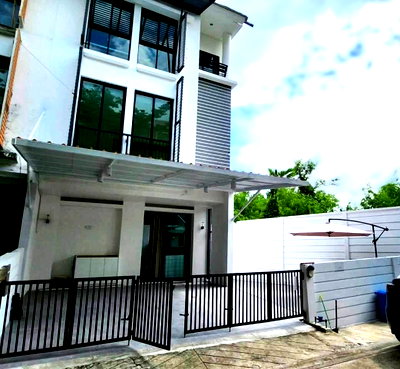 Home office for rent Srinagarindra Road : For Rent Townhome Areeya Mandarina Sukhumvit77 GH669