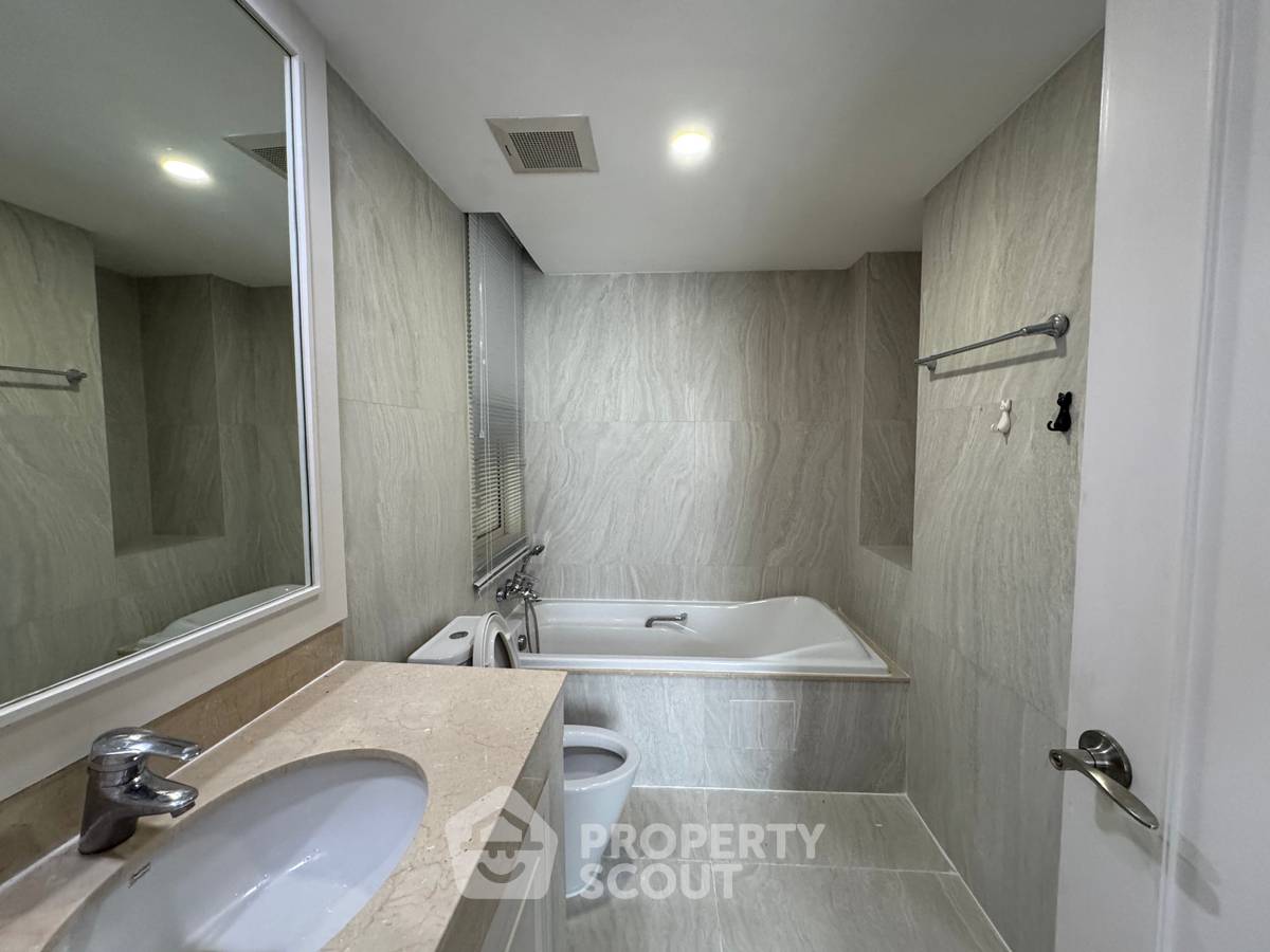 picture 3-BR Condo For Sale, Wilshire Phrom Phong, 10th Floor Near BTS Phrom Phong (ID 512205) - 28/31