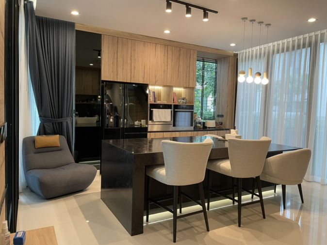 ขายบ้านเดี่ยว 3 ห้องนอน 241 ตร.ม. 40 ตร.ว. บ้านกลางเมือง คลาสเซ่ เอกมัย - รามอินทรา