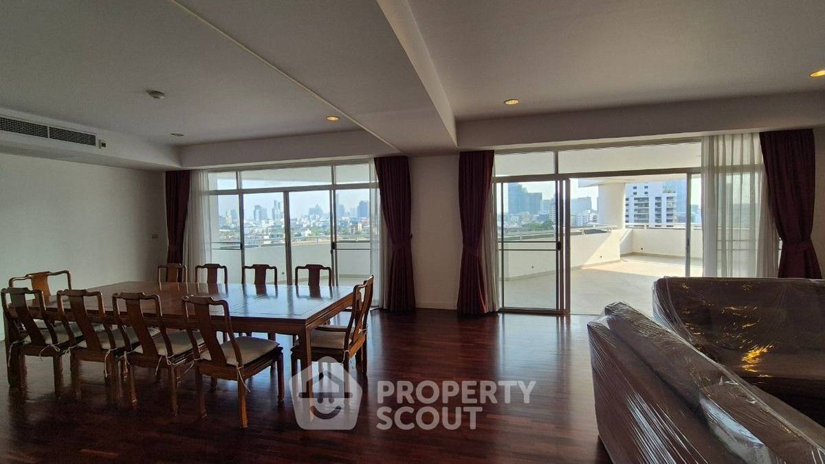 picture Spacious 4-BR 360 Sqm At La Cascade Condominium Near BTS Ekkamai (ID 2030854) - 31/35