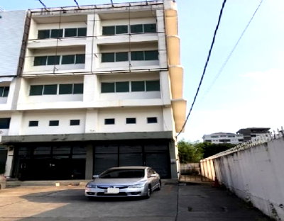 สำนักงาน กรุงเทพมหานคร : ขายอาคารสำนักงาน 4.5 ชั้น 2 คูหาตีทะลุ ริมถนนรามคำแหง ด้านหน้ารถไฟฟ้าสายสีส้ม / จอดรถหน้าอาคารได้ 6-8 คัน / ขายราคาพิเศษ / ติดรถไฟฟ้า สายสีส้ม
