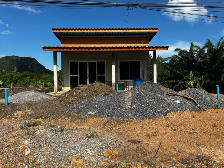 รูป ขายที่ดินพร้อมบ้าน(เสม็ดนางชี จ.พังงา) - รูปที่ 1/8