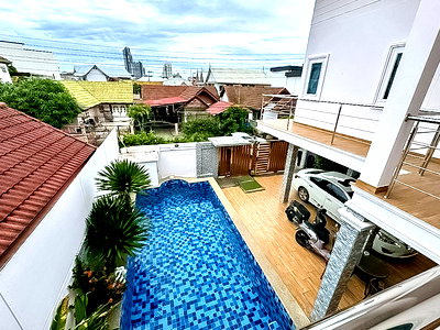 ขายบ้านเดี่ยว : Premium 5 Bedroom Pool Villa for Sale Thepprasit 2 Storey
