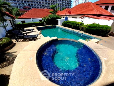 Houses for rent Chonburi : Spacious 4-BR 320 Sqm House At Royal Park Village Pattaya (ID 3247563)