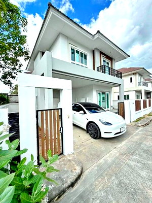 Houses for rent Khu Bon Road : 			Kanchanaphisek Ladpladuk newly renovated detached house with 3 bed and 3 bath. 175 sq.m. usable area on 50 sq.wa. of land. Convenient          
