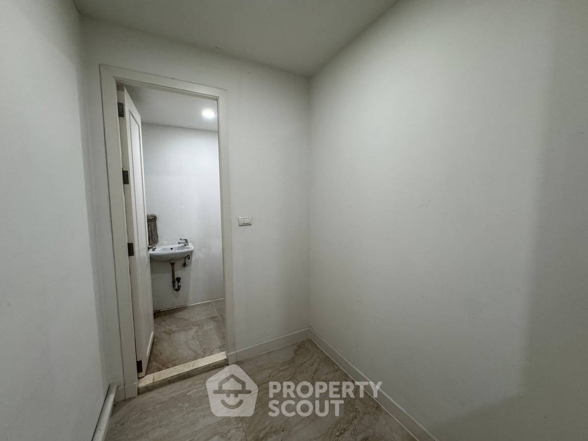 picture 3-BR Condo For Sale, Wilshire Phrom Phong, 10th Floor Near BTS Phrom Phong (ID 512205) - 18/31