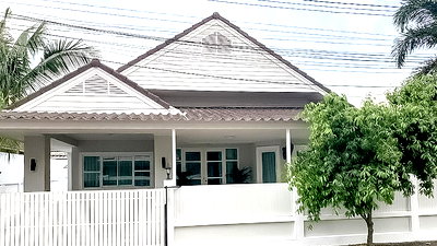 ขายบ้านเดี่ยว : Stylish House for Sale East Pattaya 3 Bedrooms Fully Furnished