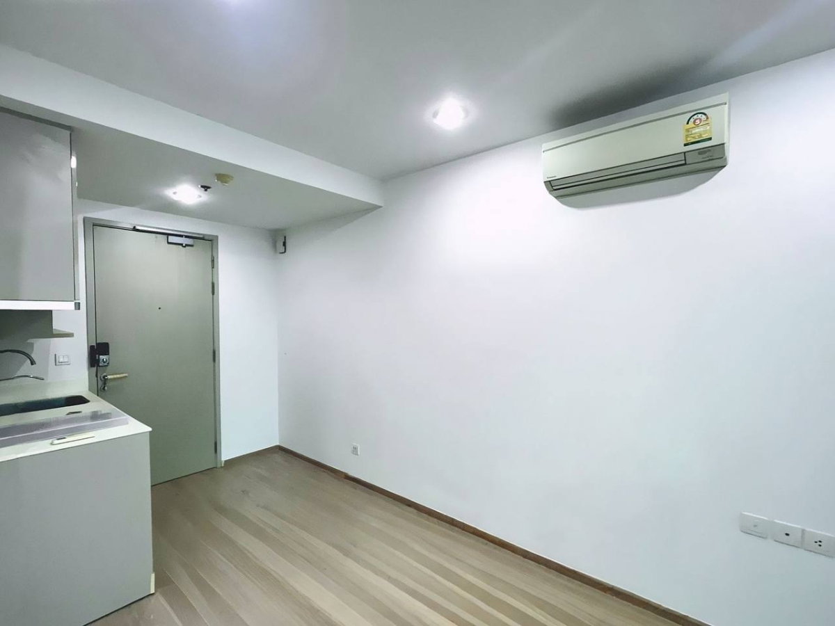 picture Ideo Q Chula Samyan【𝐒𝐄𝐋𝐋 & 𝐑𝐄𝐍𝐓】🔥Features a common area for relaxing and working, with a modern atmosphere.🔥 Contact Line ID: @hacondo - 7/8