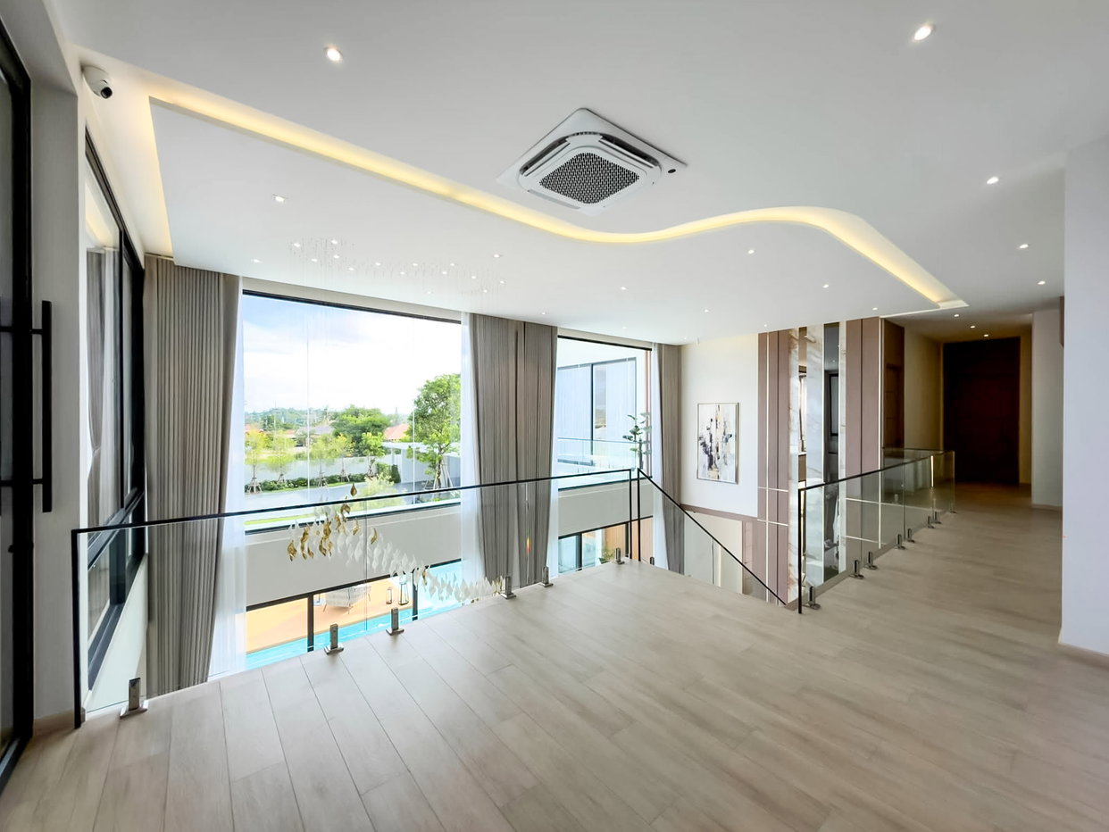 รูป 5 Bedroom Ultra Luxury Pool Villa for Sale Mabprachan Pattaya - รูปที่ 10/28