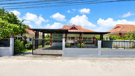 ขายบ้านเดี่ยวรีโนเวทใหม่ 100 ตร.วา ถ.บรูพาพัฒน์ บ้านฉาง ระยอง หมู่บ้านเทพรัฐ 1 ใกล้นิคมฯ เอเชียและโลตัสใหญ่