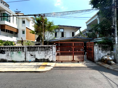 ที่ดิน ถนนสีลม : ขาย ที่ดิน สาทร นราธิวาส ราชนครินทร์ 10 แยก 16 ใกล้ BTS เซนต์หลุยส์ 60 ตรว สร้างบ้าน ได้ 3ชั้น