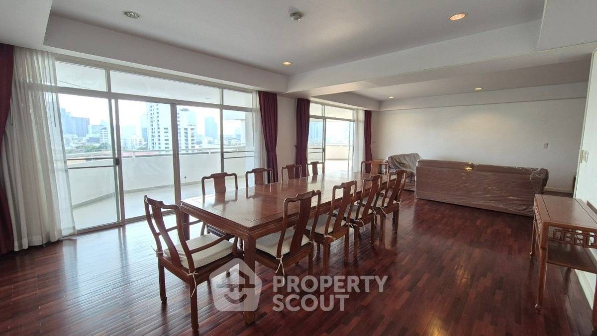 picture Spacious 4-BR 360 Sqm At La Cascade Condominium Near BTS Ekkamai (ID 2030854) - 28/35
